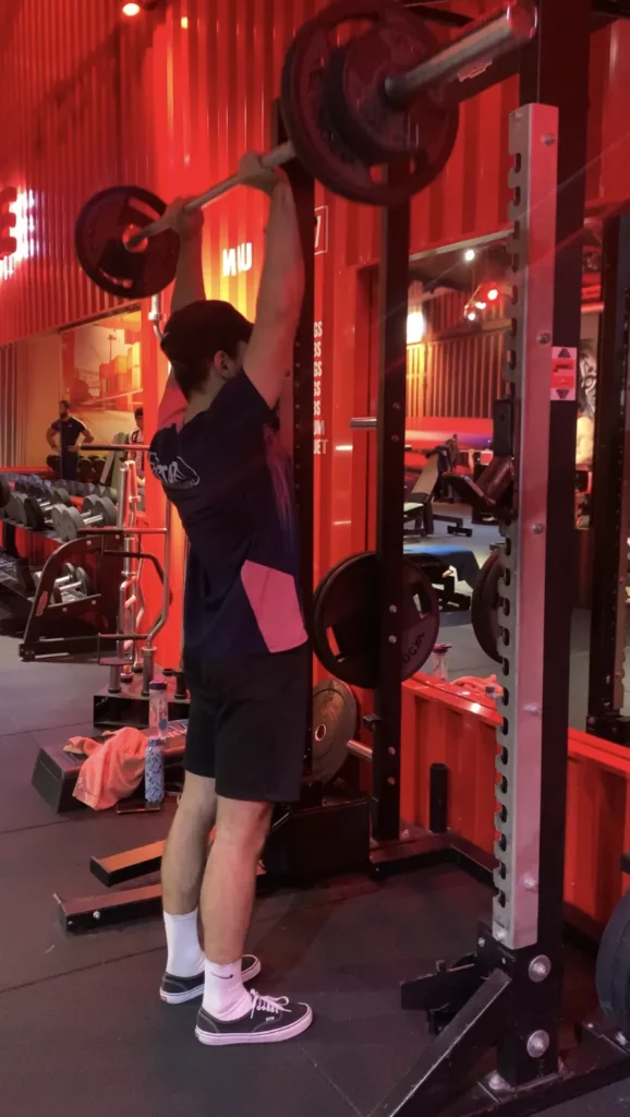 overhead press position de fin du mouvement